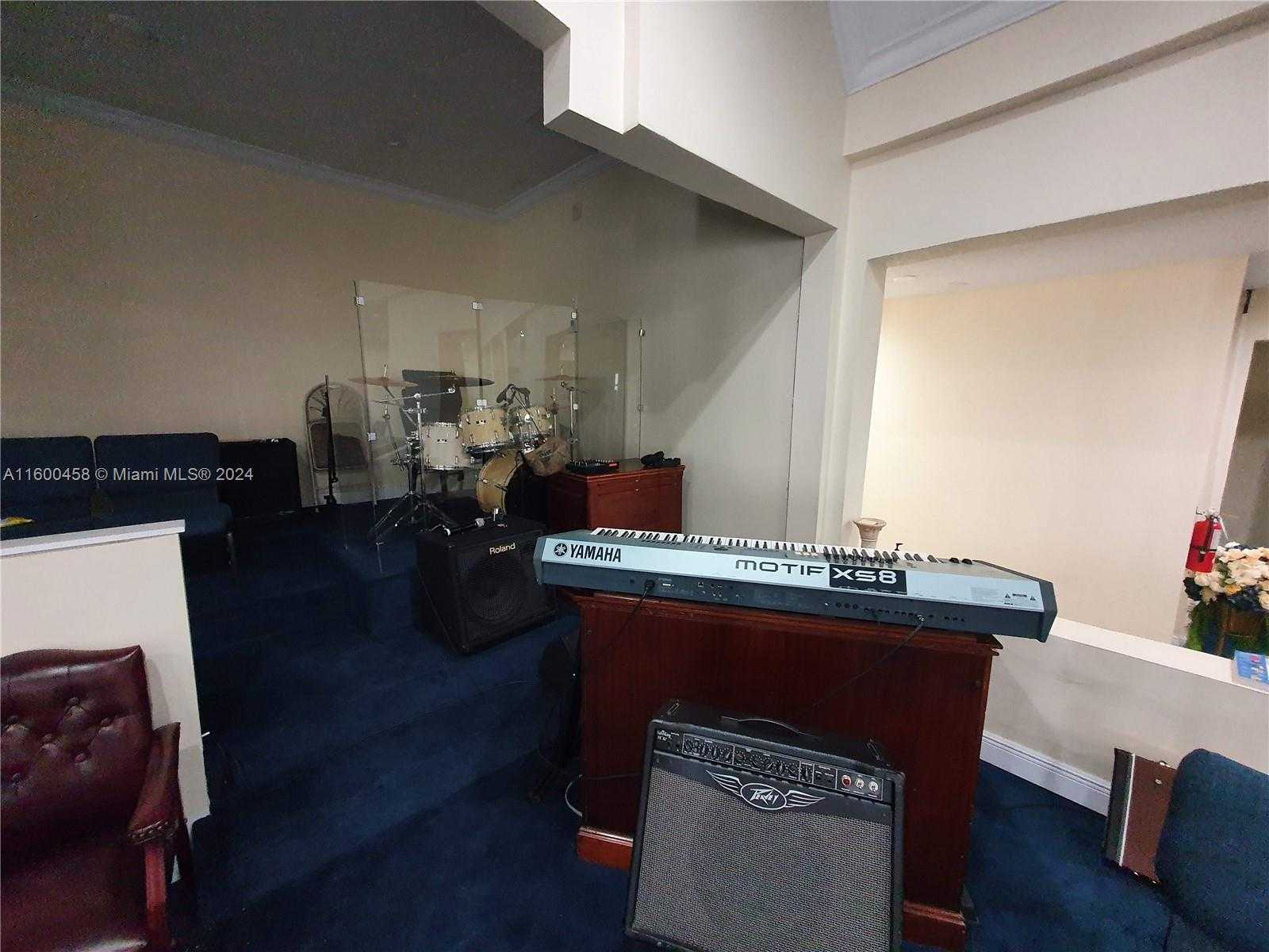 Small Image of 10041 WEST JESSAMINE ST, Miami Number 10