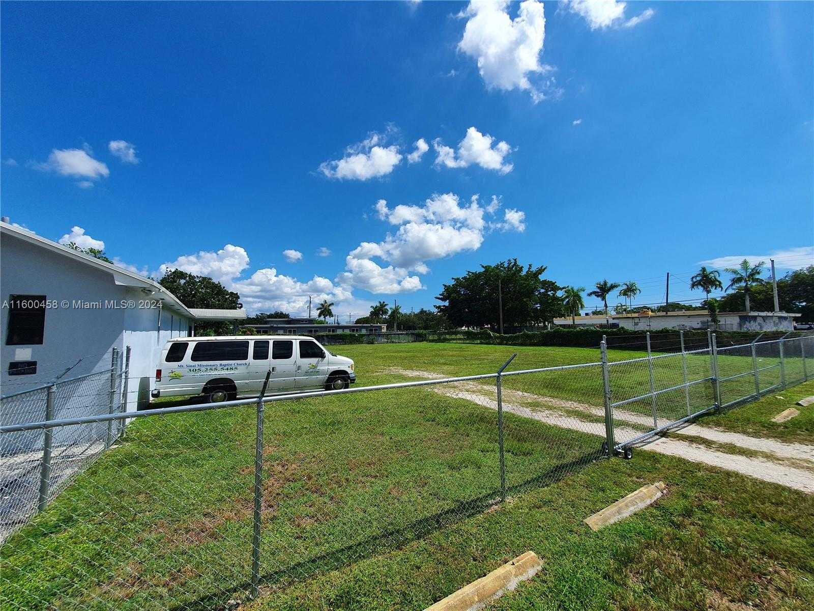 Small Image of 10041 WEST JESSAMINE ST, Miami Number 17