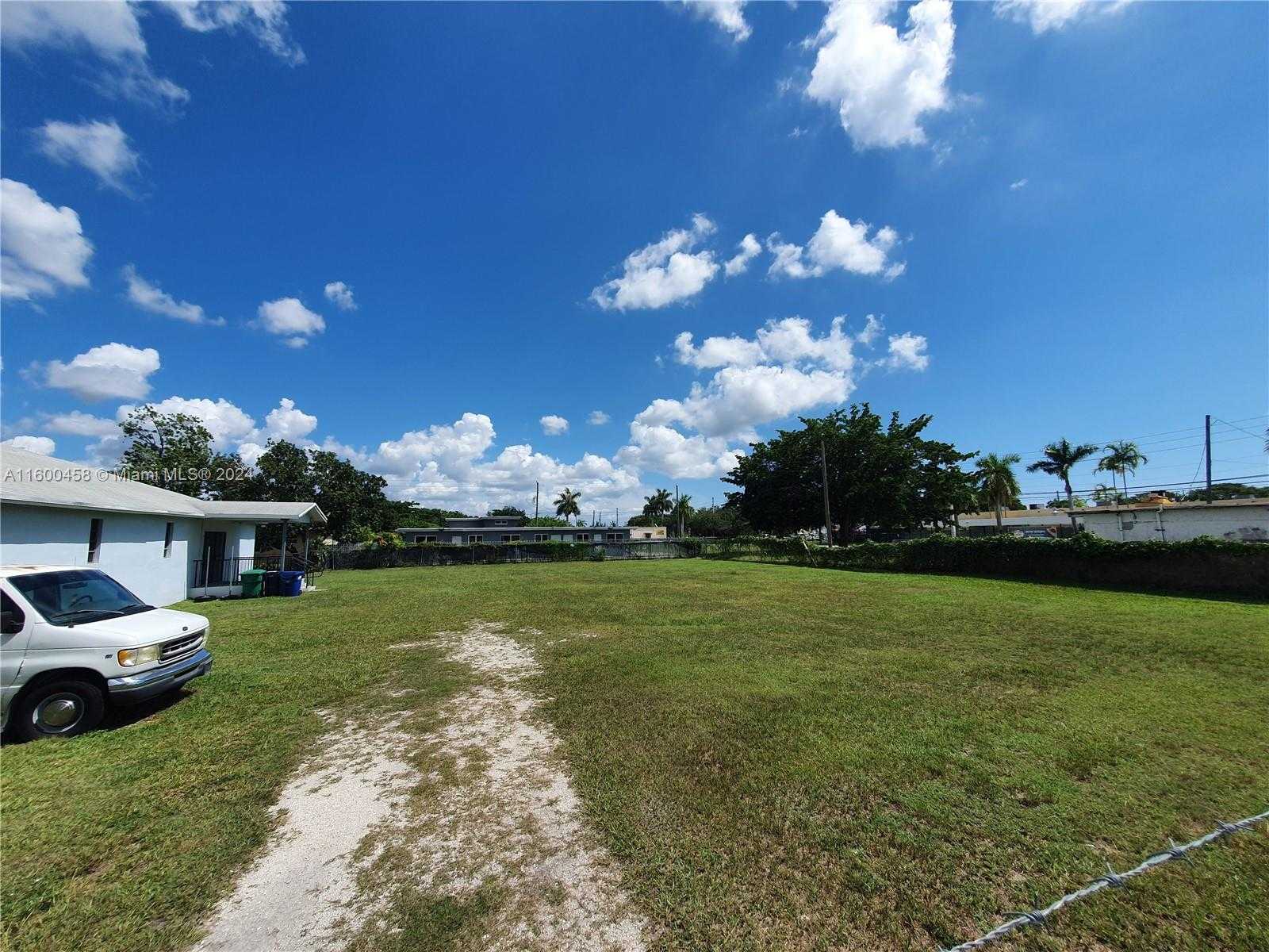 Small Image of 10041 WEST JESSAMINE ST, Miami Number 19
