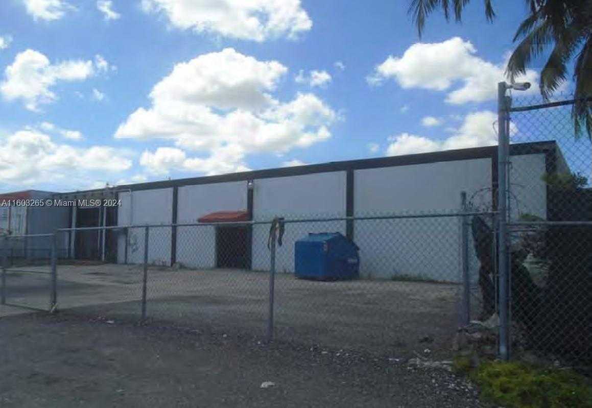 Small Image of 3380 NORTH WEST 69TH ST, Miami Number 13