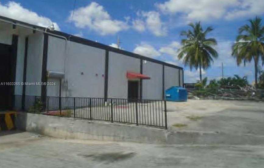 Small Image of 3380 NORTH WEST 69TH ST, Miami Number 14