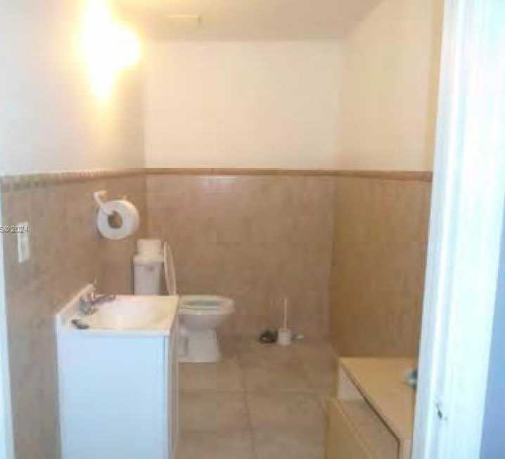 Small Image of 3380 NORTH WEST 69TH ST, Miami Number 4