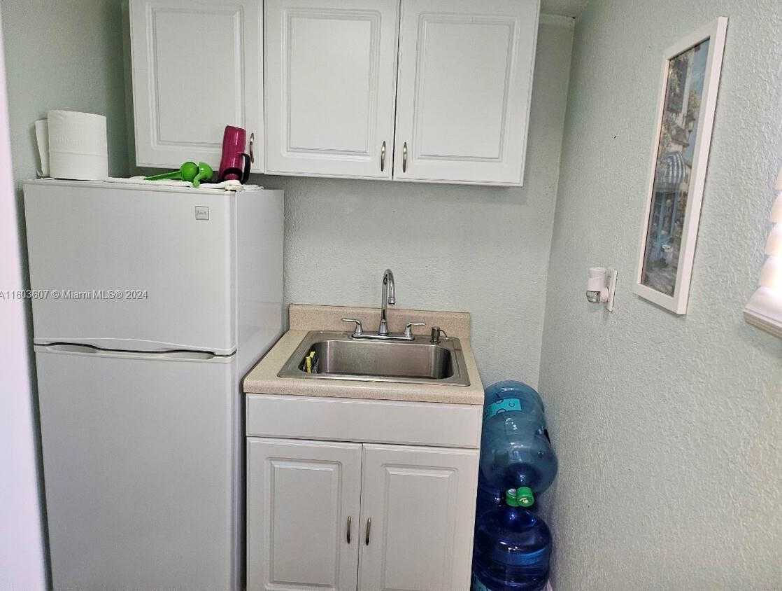Small Image of 4010 EAST 8TH AVE, Hialeah Number 23