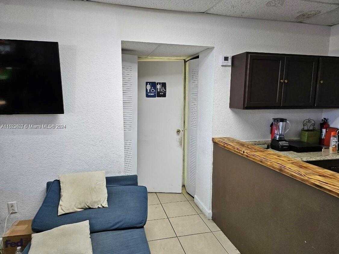 Small Image of 4010 EAST 8TH AVE, Hialeah Number 25