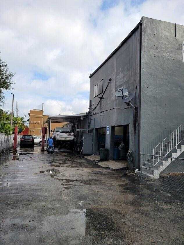 Small Image of 4010 EAST 8TH AVE, Hialeah Number 3