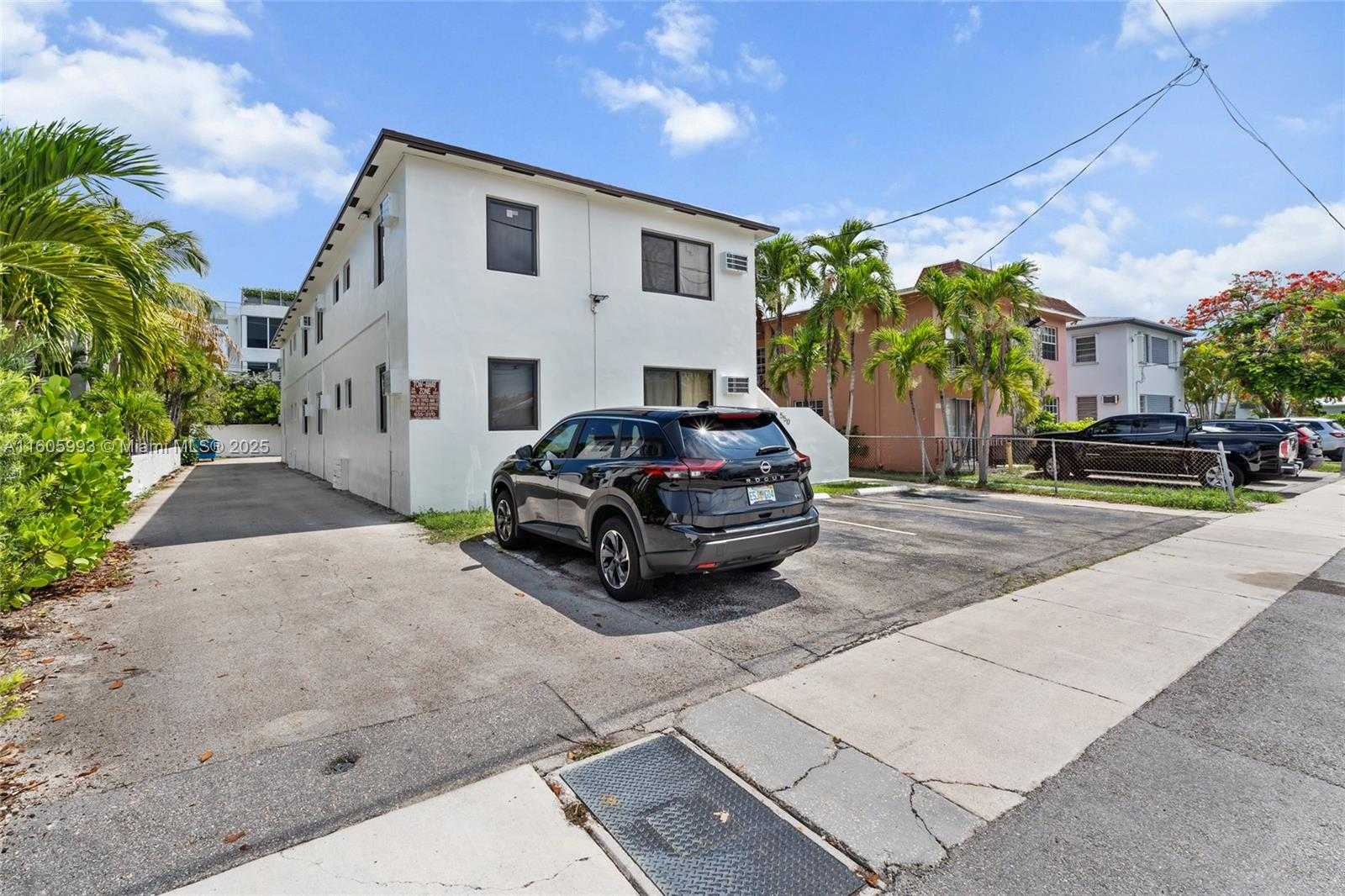 Small Image of 550 SOUTH WEST 10TH ST, Miami Number 14