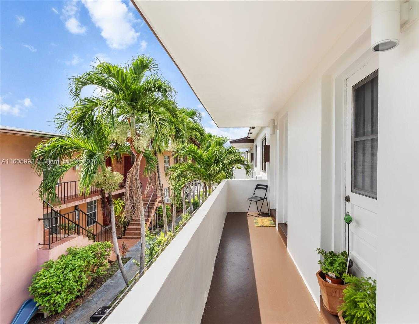 Small Image of 550 SOUTH WEST 10TH ST, Miami Number 23