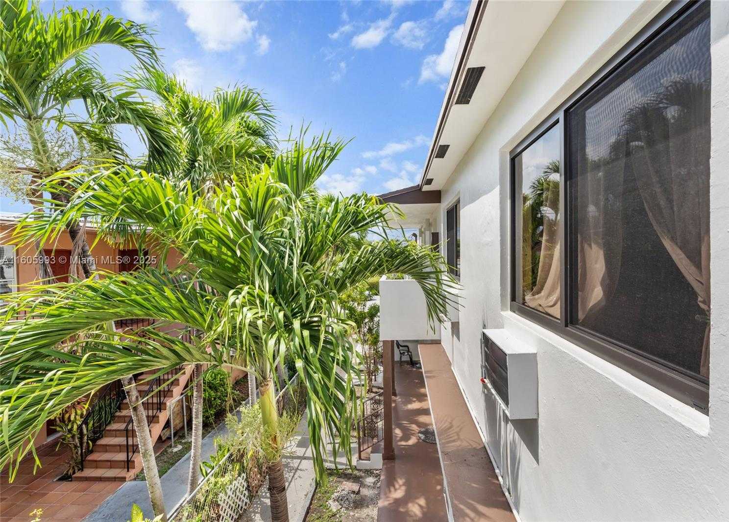 Small Image of 550 SOUTH WEST 10TH ST, Miami Number 24