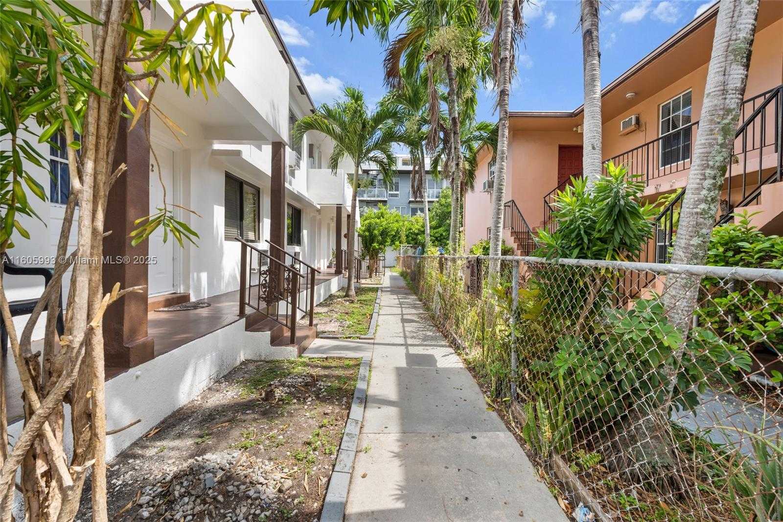 Small Image of 550 SOUTH WEST 10TH ST, Miami Number 26