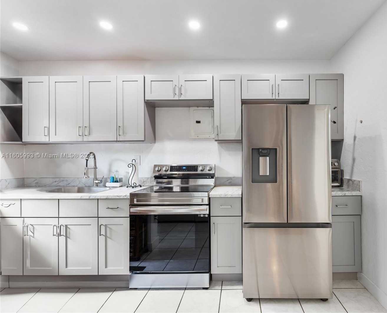 Small Image of 550 SOUTH WEST 10TH ST, Miami Number 29