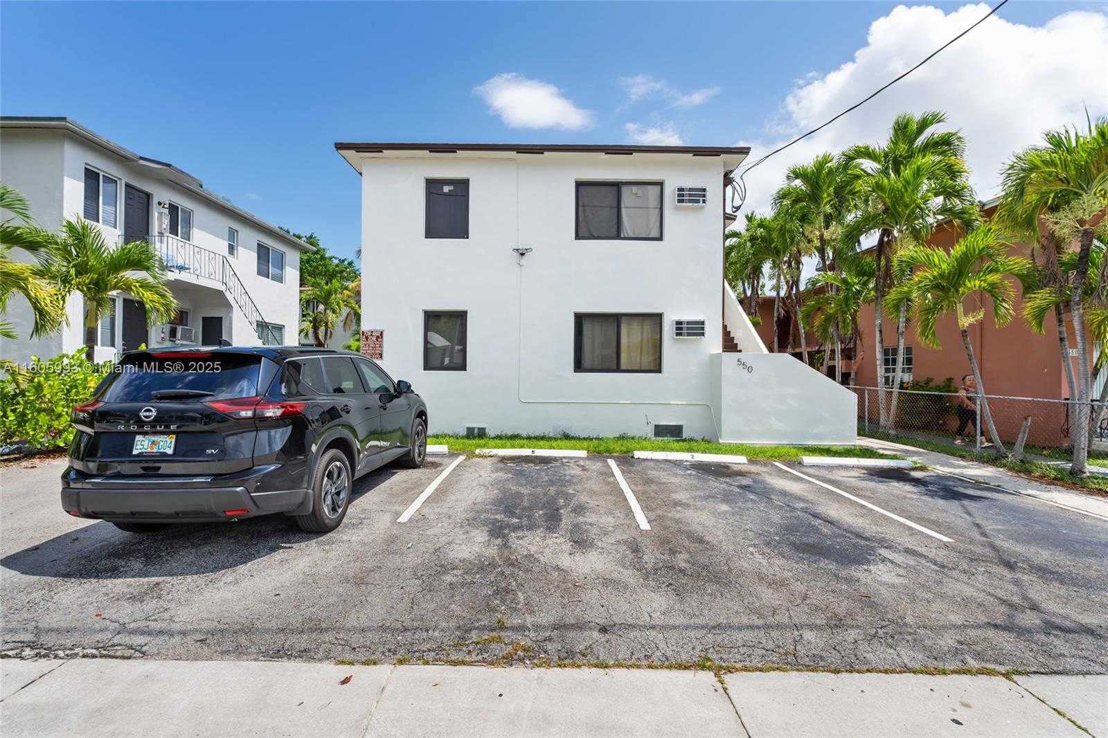 Small Image of 550 SOUTH WEST 10TH ST, Miami Number 3