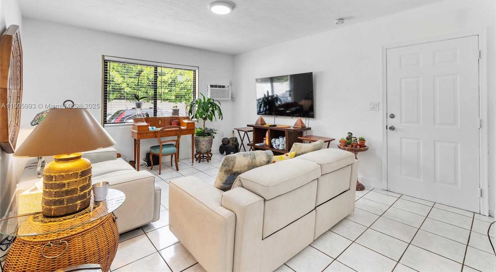 Small Image of 550 SOUTH WEST 10TH ST, Miami Number 31