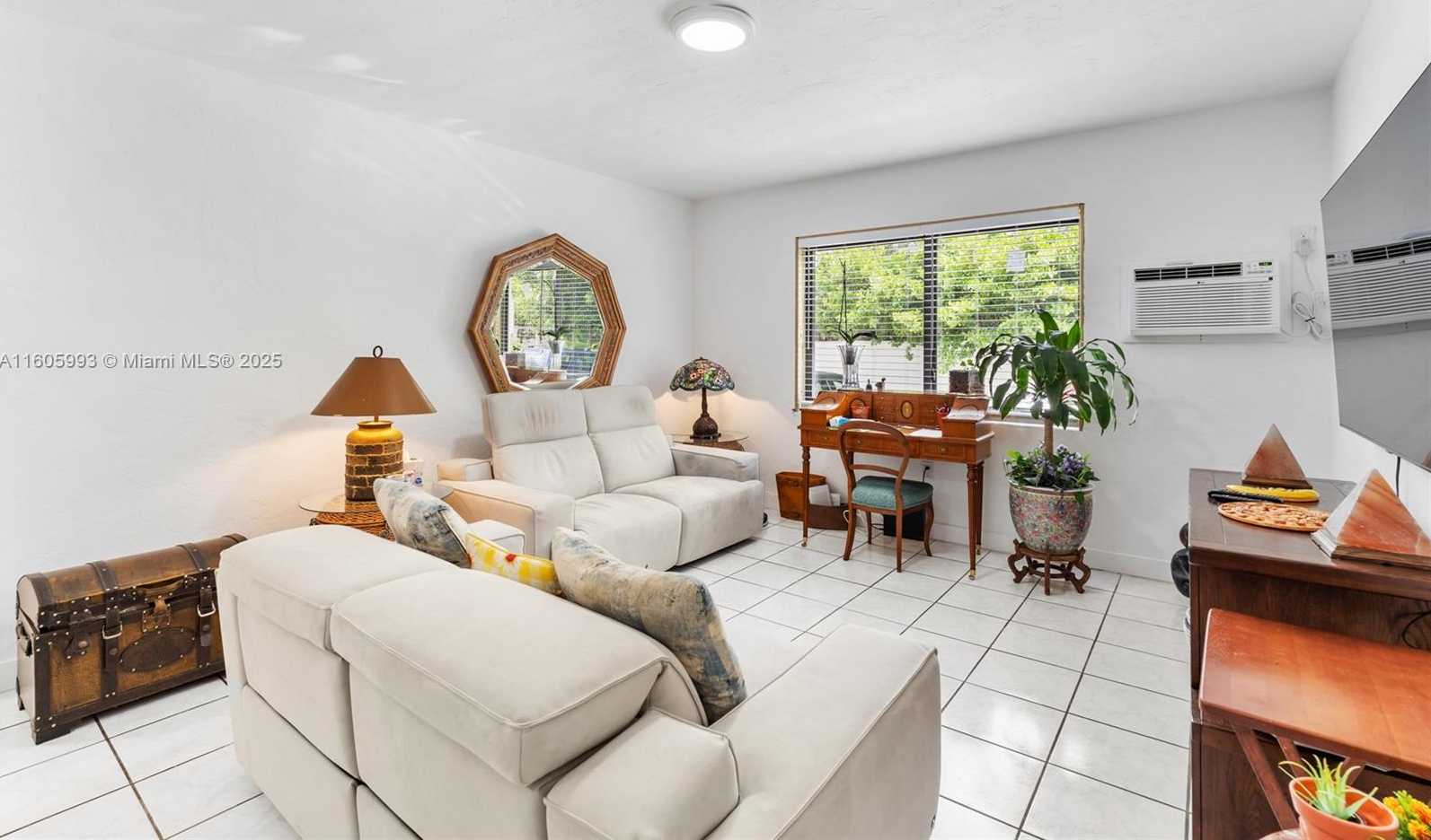 Small Image of 550 SOUTH WEST 10TH ST, Miami Number 32