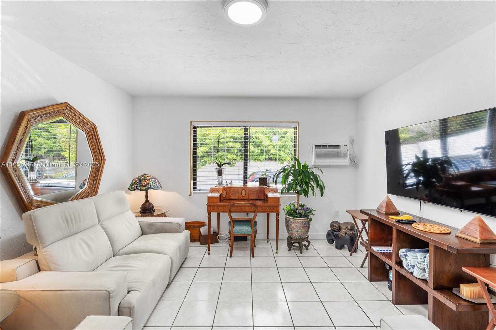 Small Image of 550 SOUTH WEST 10TH ST, Miami Number 33