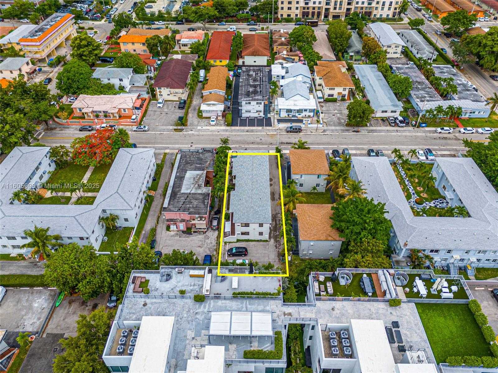 Small Image of 550 SOUTH WEST 10TH ST, Miami Number 7