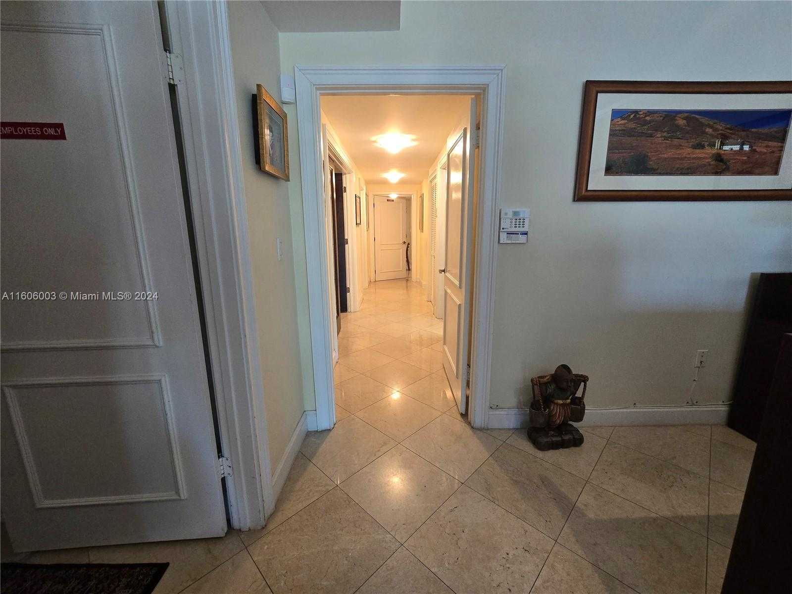 Small Image of 2555, Hollywood Number 10