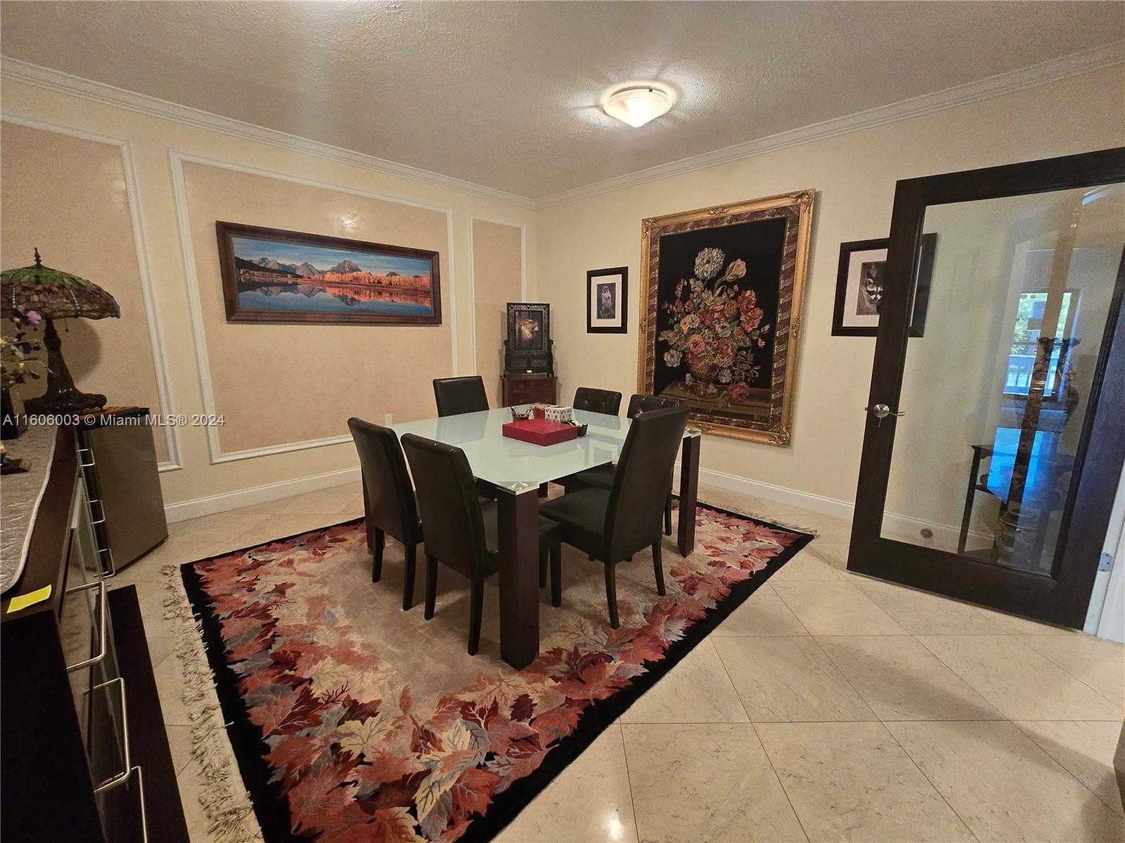 Small Image of 2555, Hollywood Number 17
