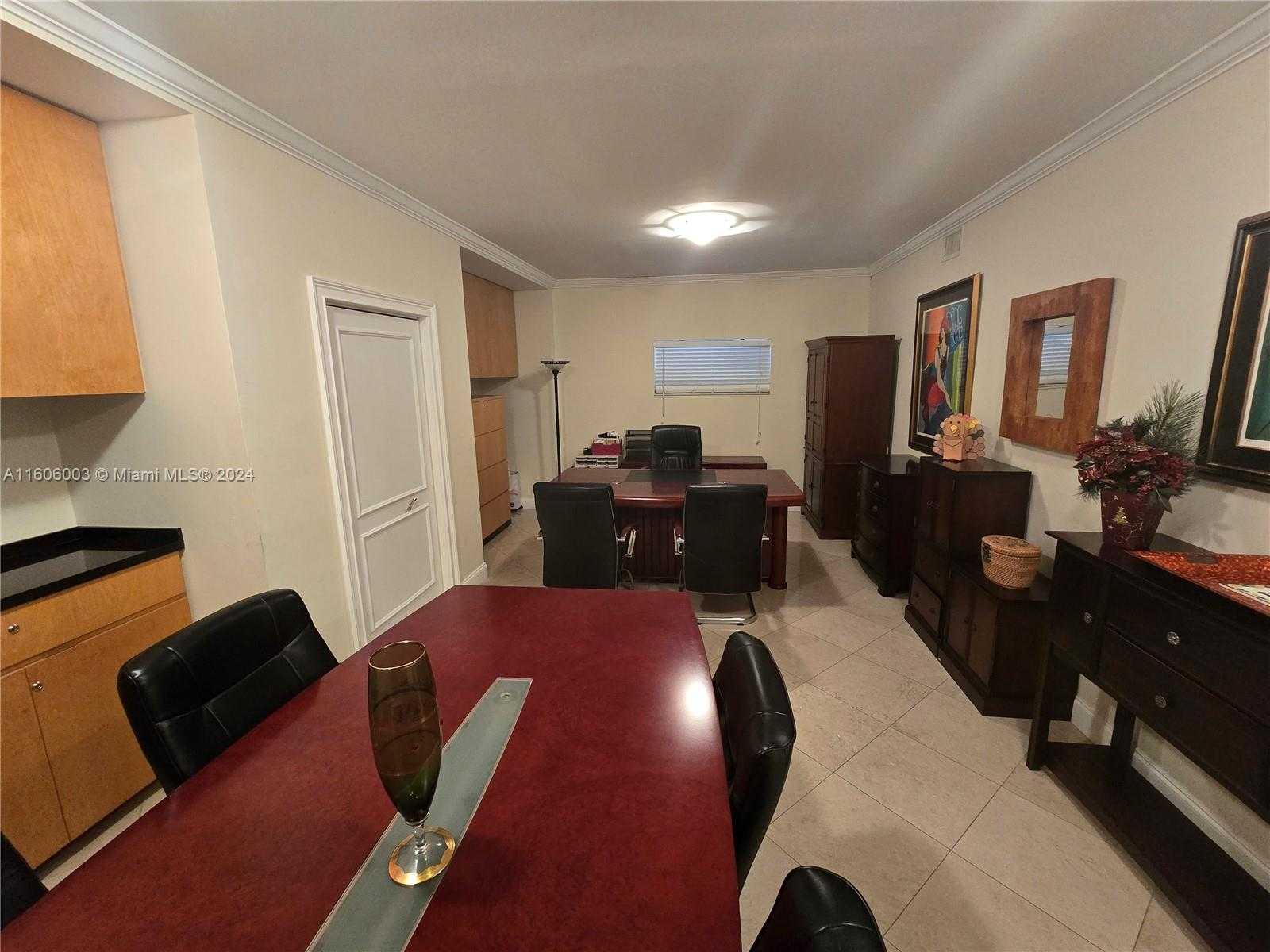 Small Image of 2555, Hollywood Number 19