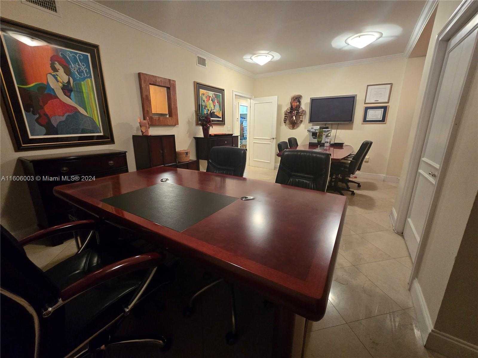 Small Image of 2555, Hollywood Number 20