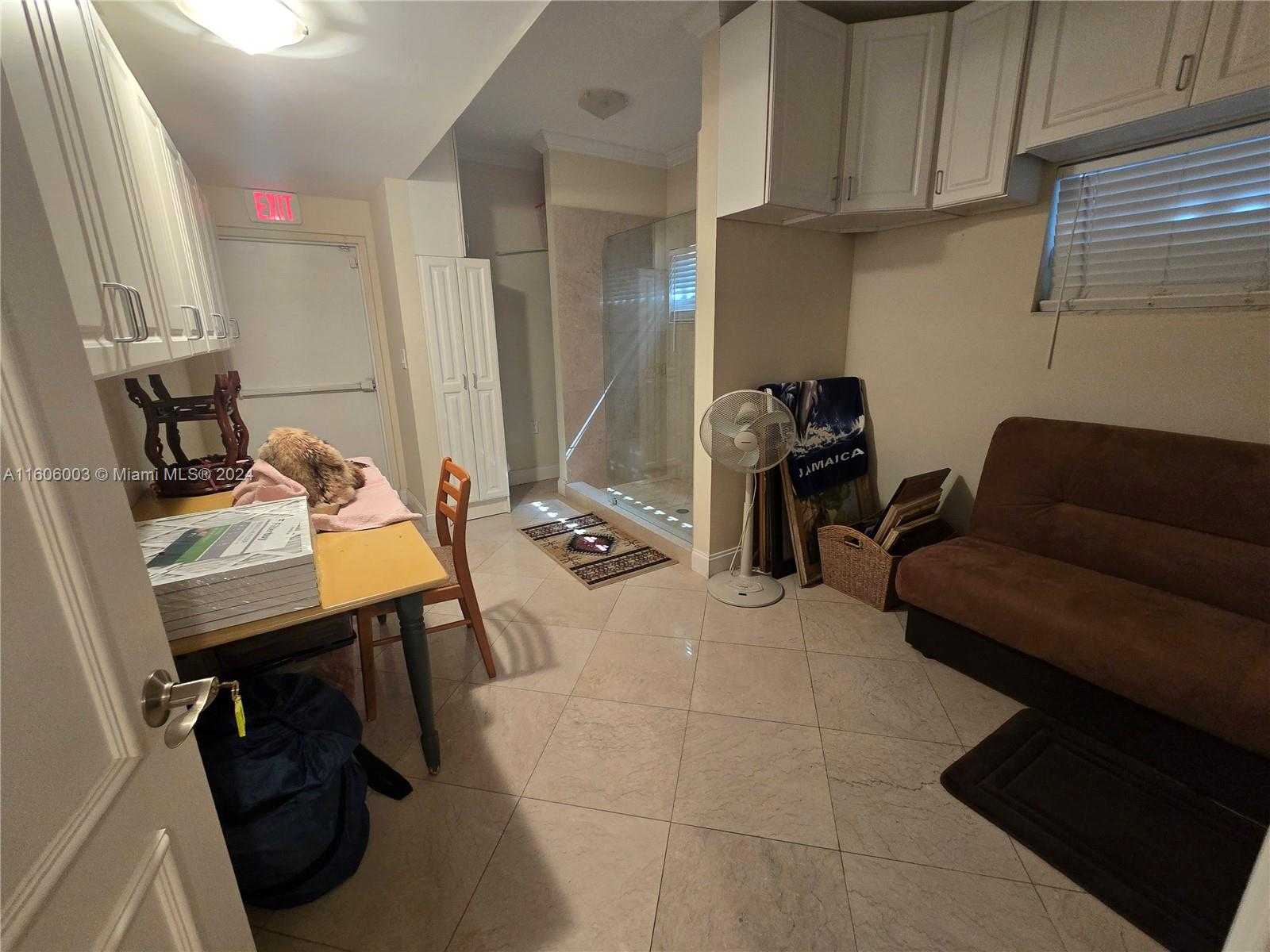 Small Image of 2555, Hollywood Number 22