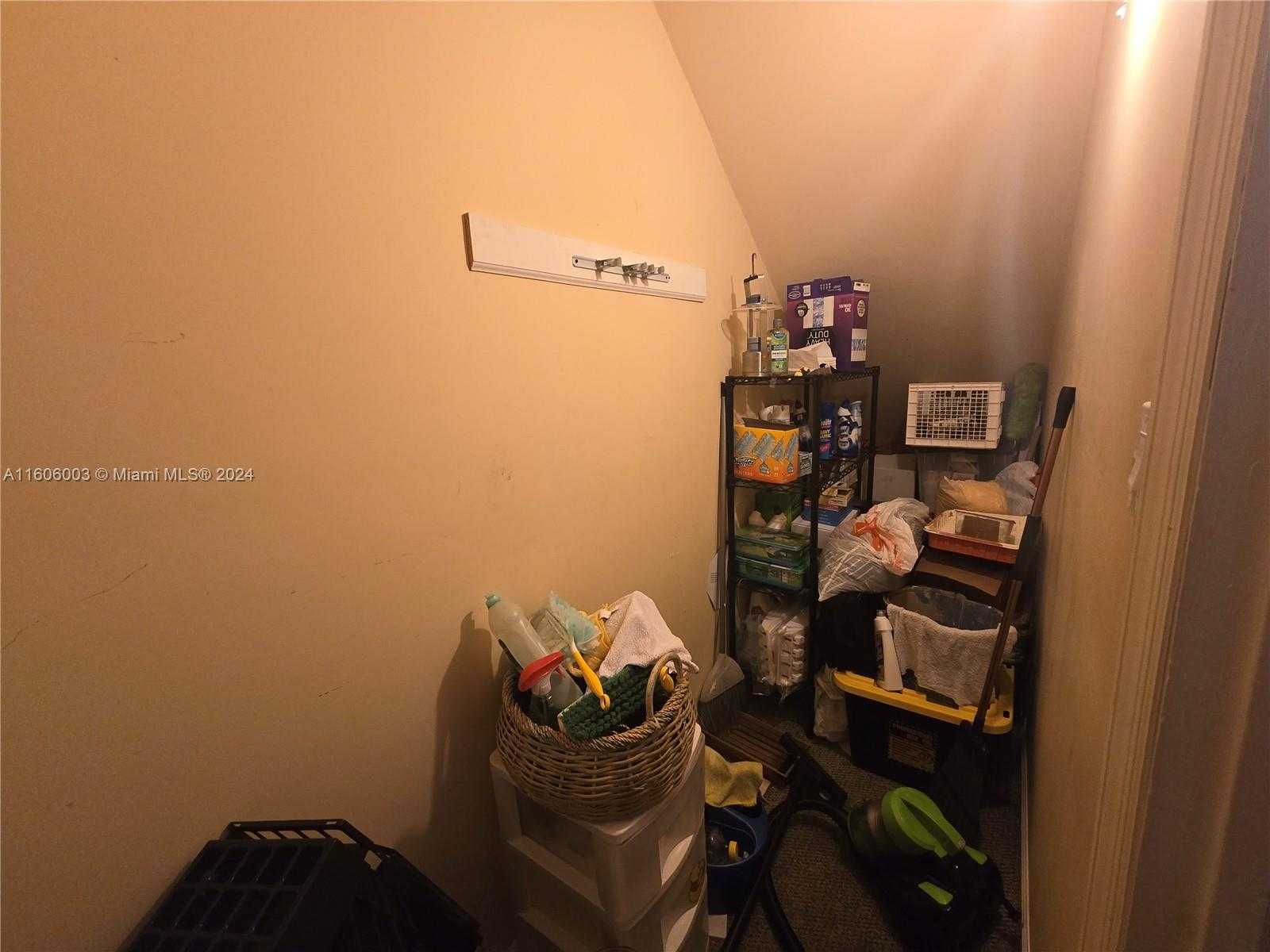 Small Image of 2555, Hollywood Number 25