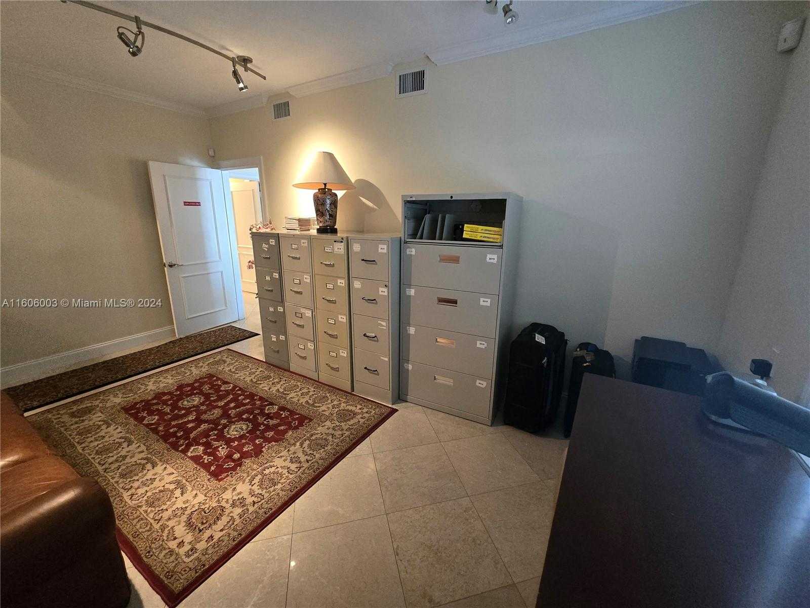 Small Image of 2555, Hollywood Number 26