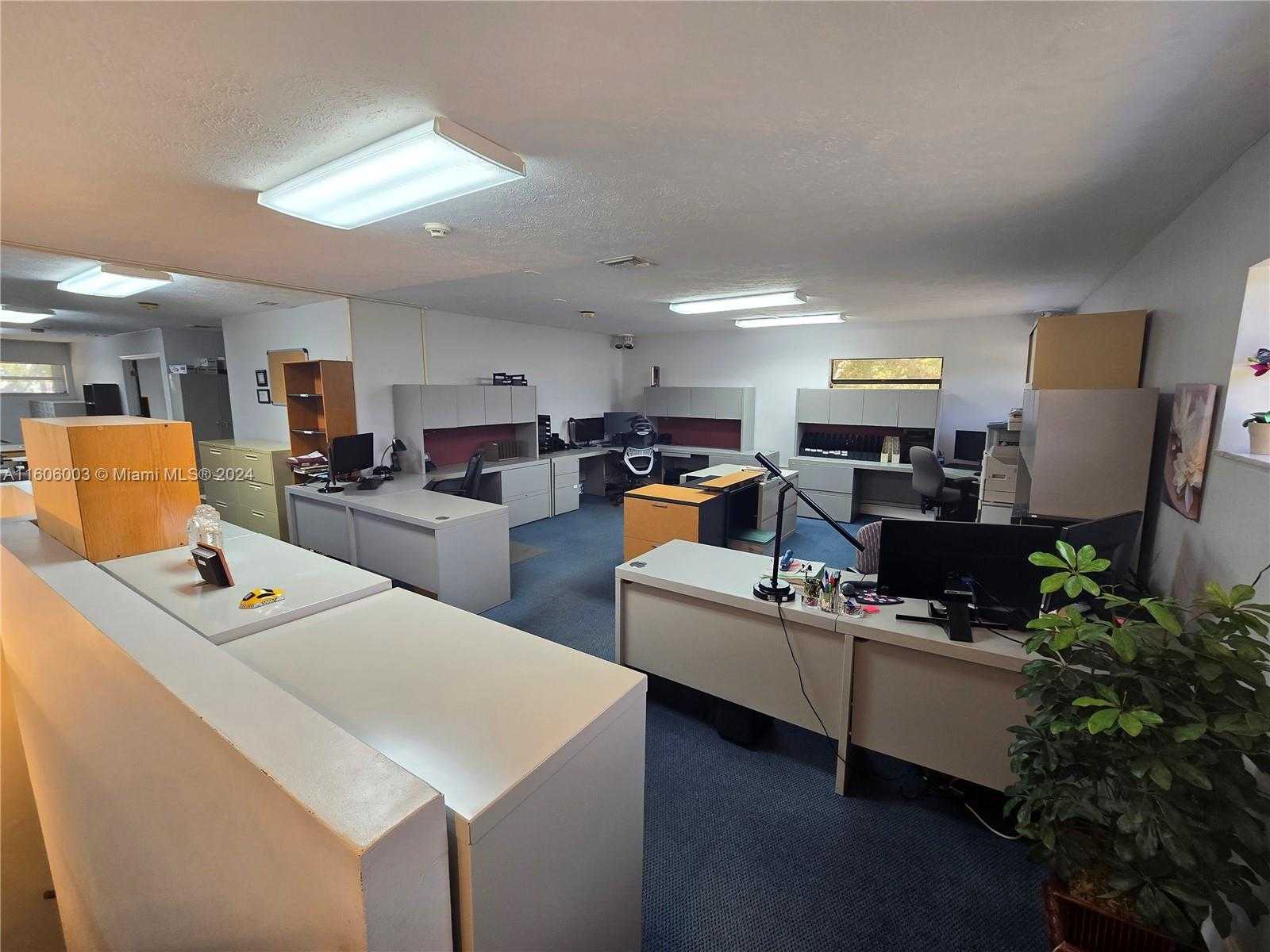 Small Image of 2555, Hollywood Number 27