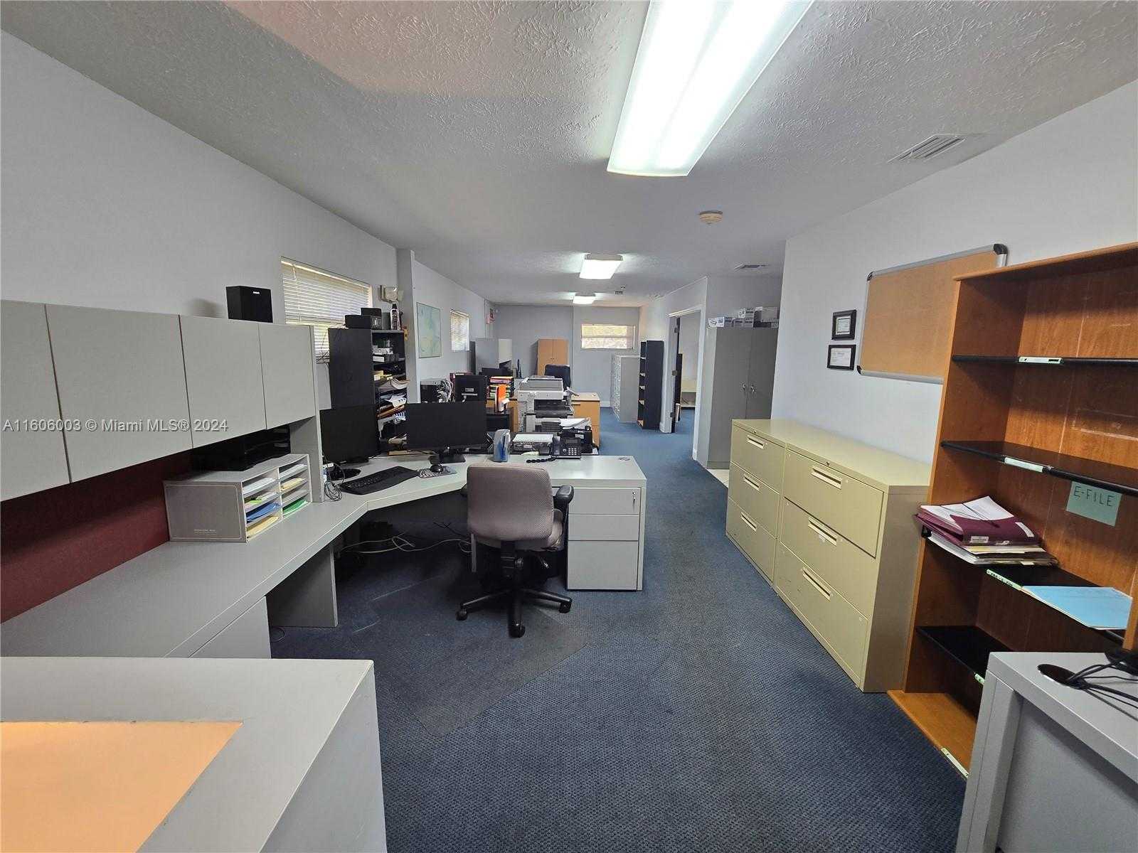 Small Image of 2555, Hollywood Number 28