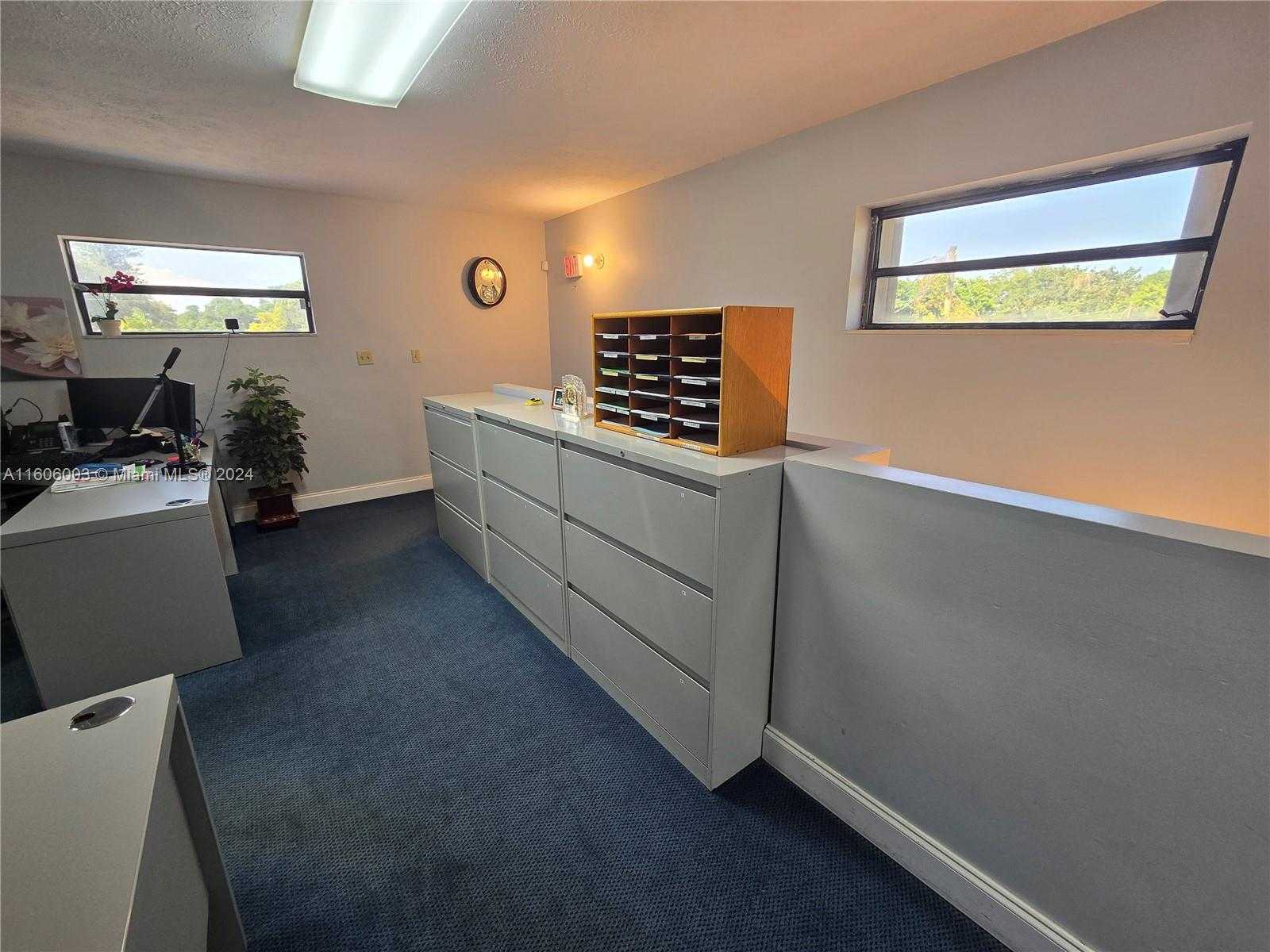 Small Image of 2555, Hollywood Number 29
