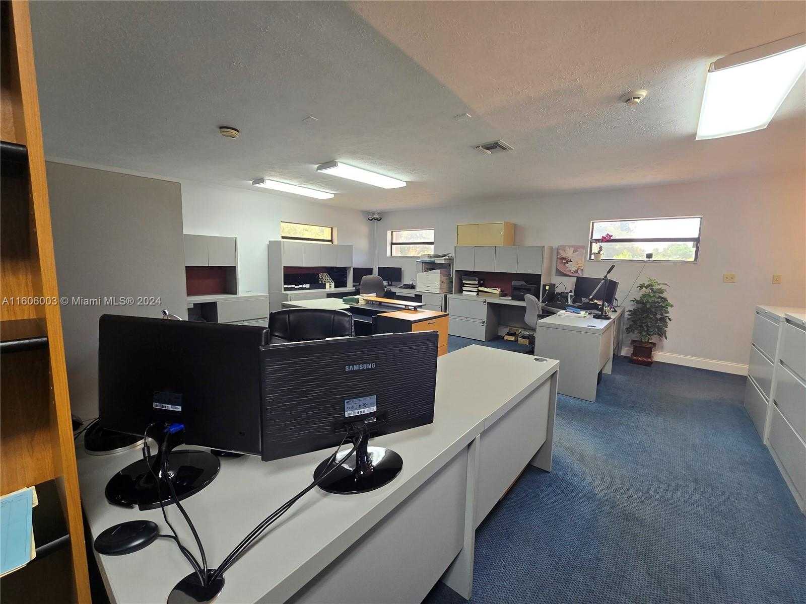 Small Image of 2555, Hollywood Number 30