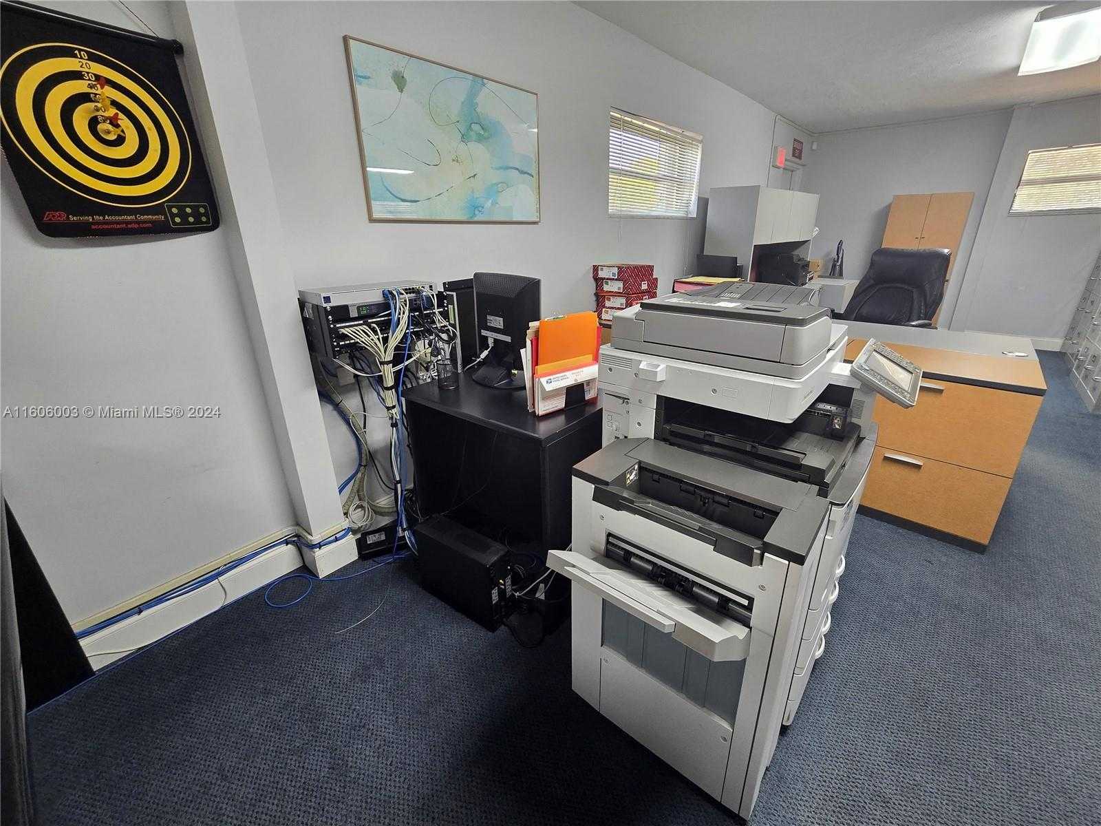 Small Image of 2555, Hollywood Number 40