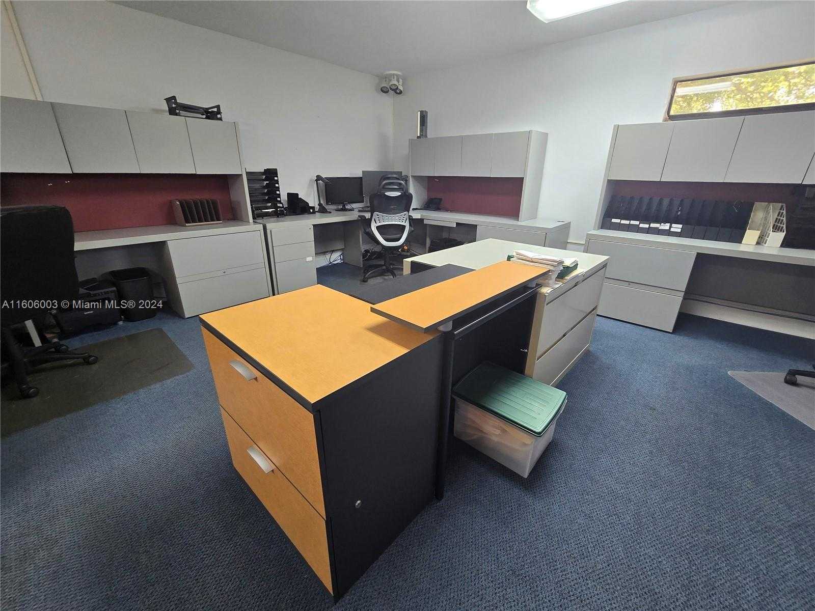 Small Image of 2555, Hollywood Number 42