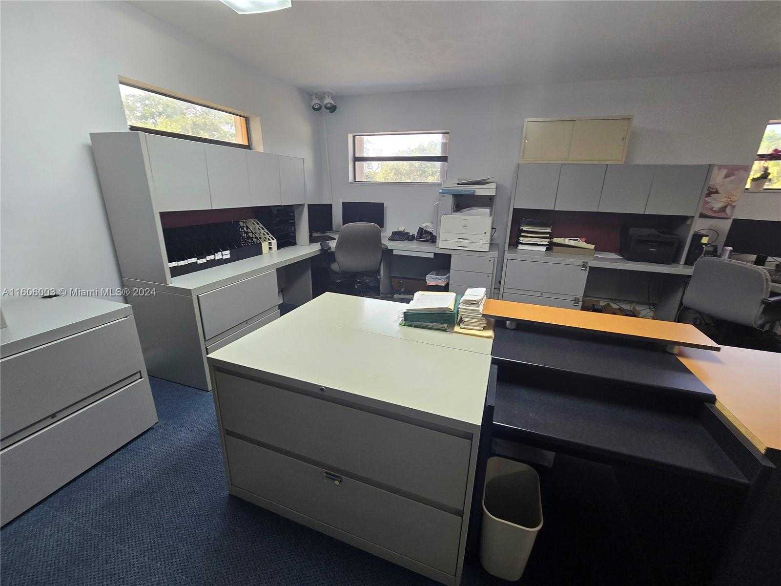 Small Image of 2555, Hollywood Number 43