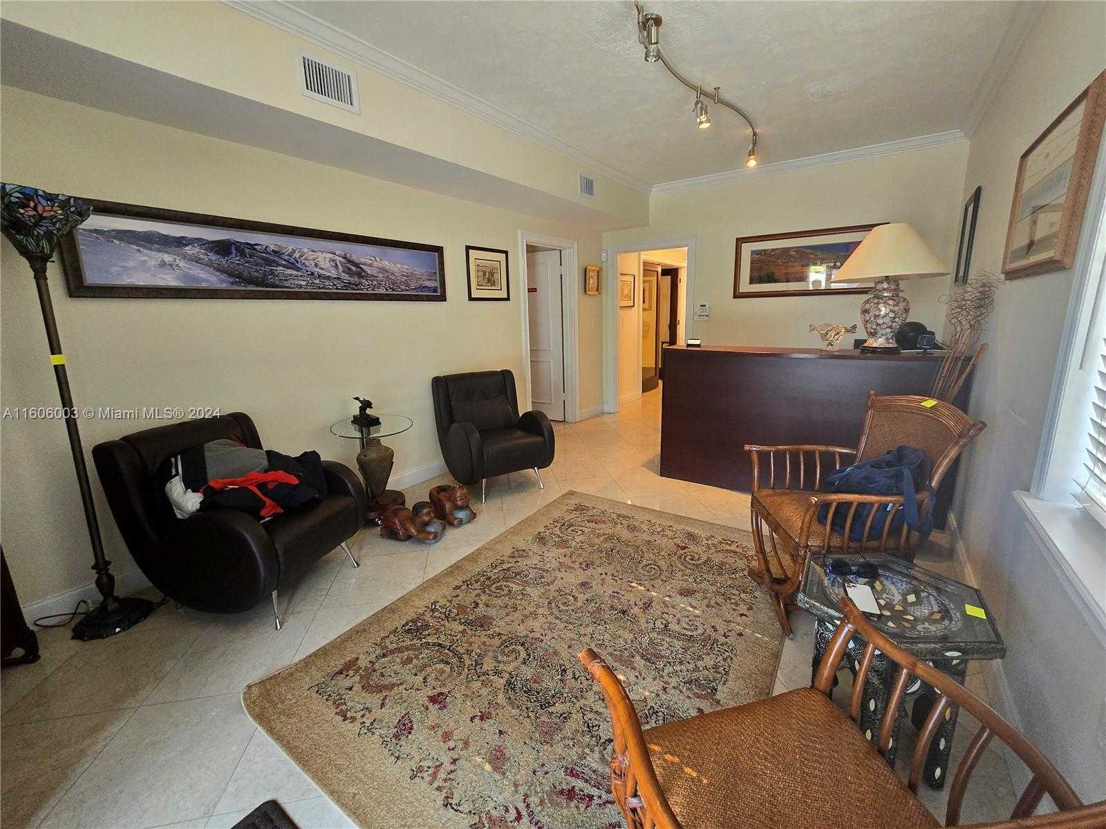 Small Image of 2555, Hollywood Number 9