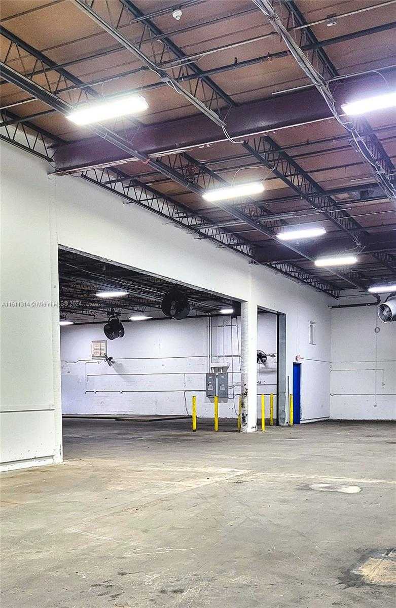 Small Image of 7320 NW 58th St, Miami, FL 33166, USA Number 4
