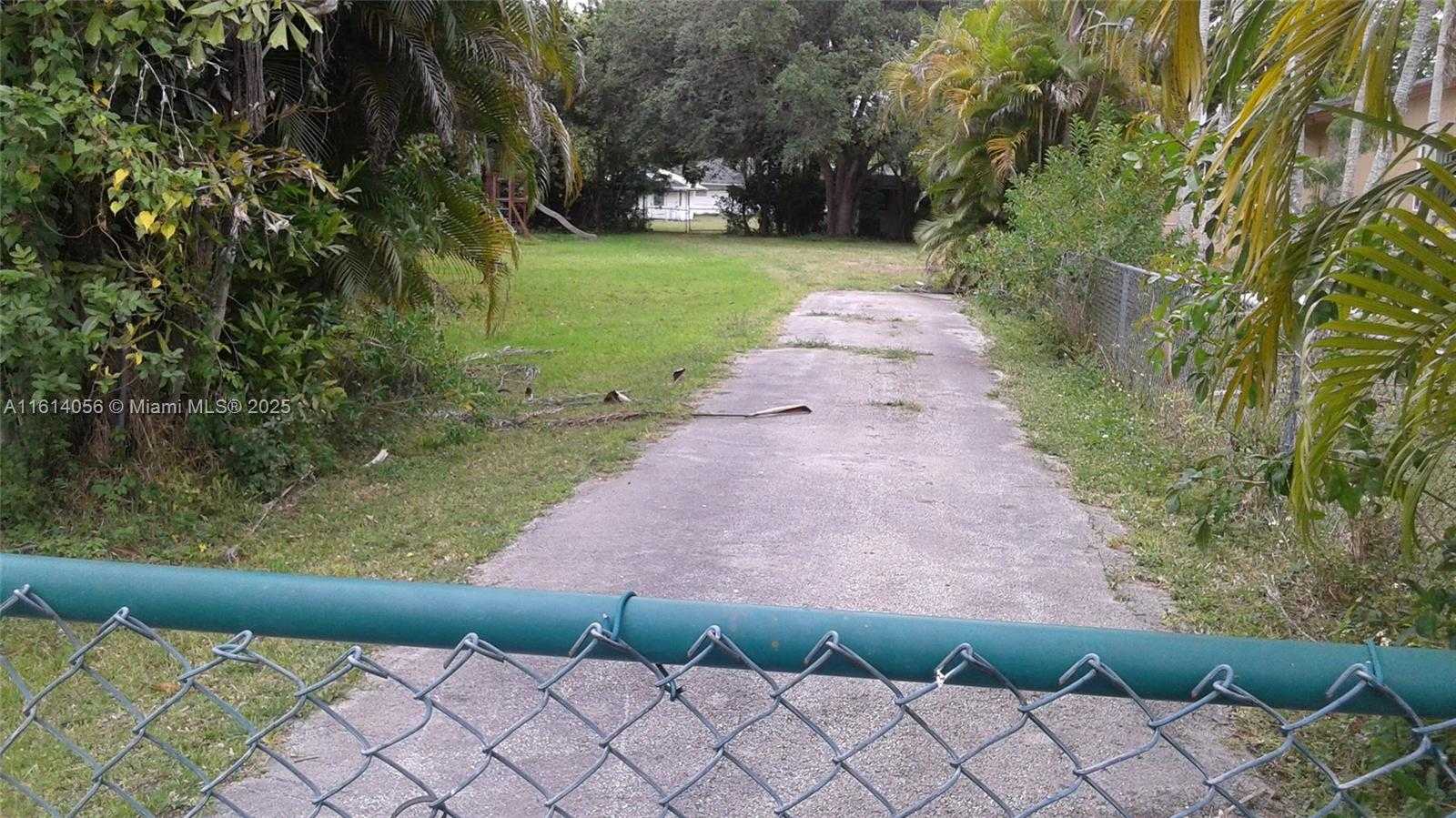Small Image of 2650 SOUTH WEST 154TH AVE, Davie Number 8