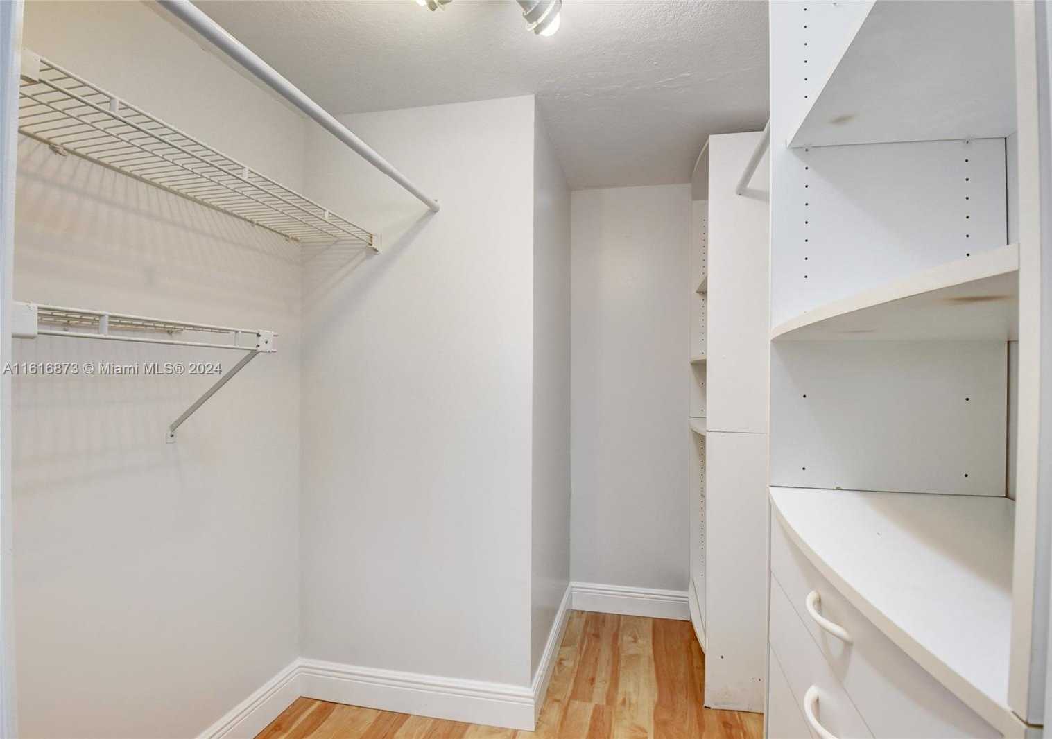 Small Image of 520 ORTON AVE #201, 204, 403, Fort Lauderdale Number 24