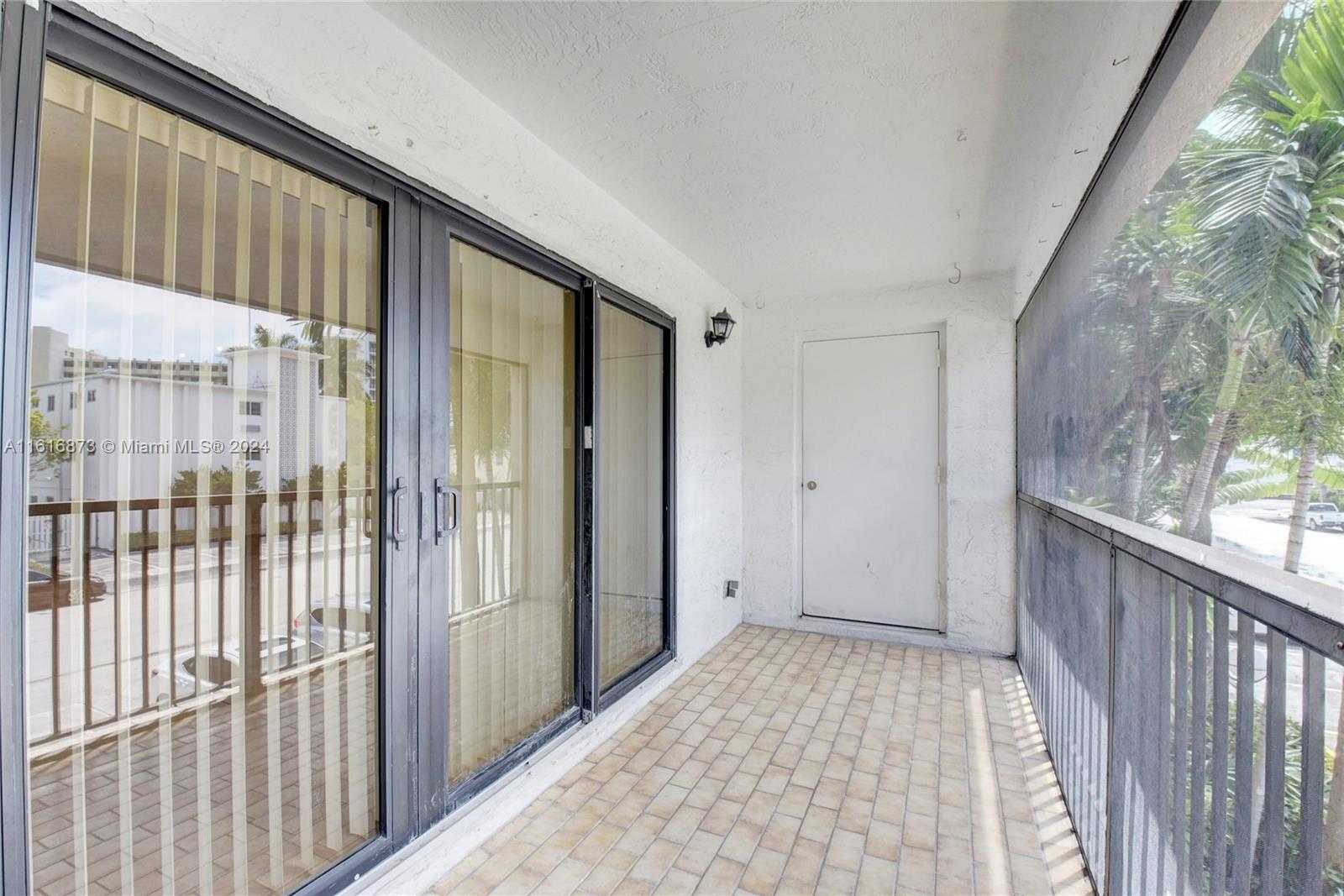 Small Image of 520 ORTON AVE #201, 204, 403, Fort Lauderdale Number 39