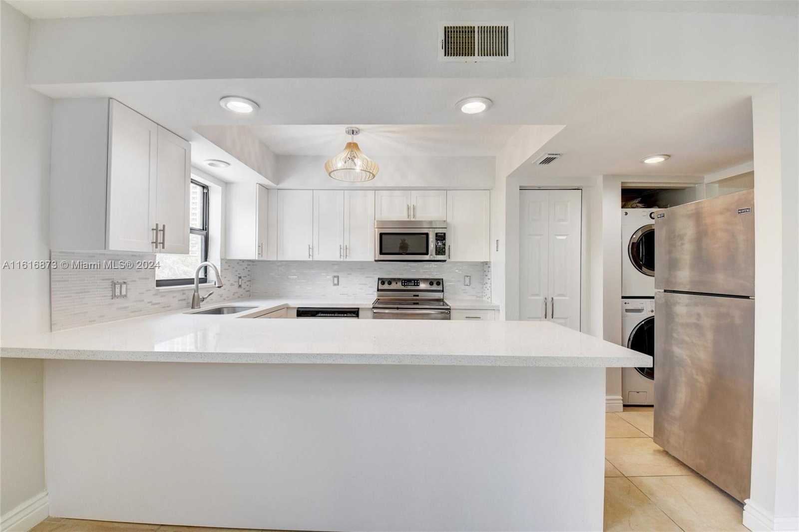 Small Image of 520 ORTON AVE #201, 204, 403, Fort Lauderdale Number 4