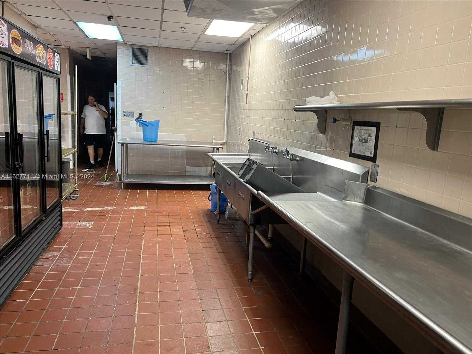 Small Image of 148 NORTH WEST 167TH ST, Miami Number 17