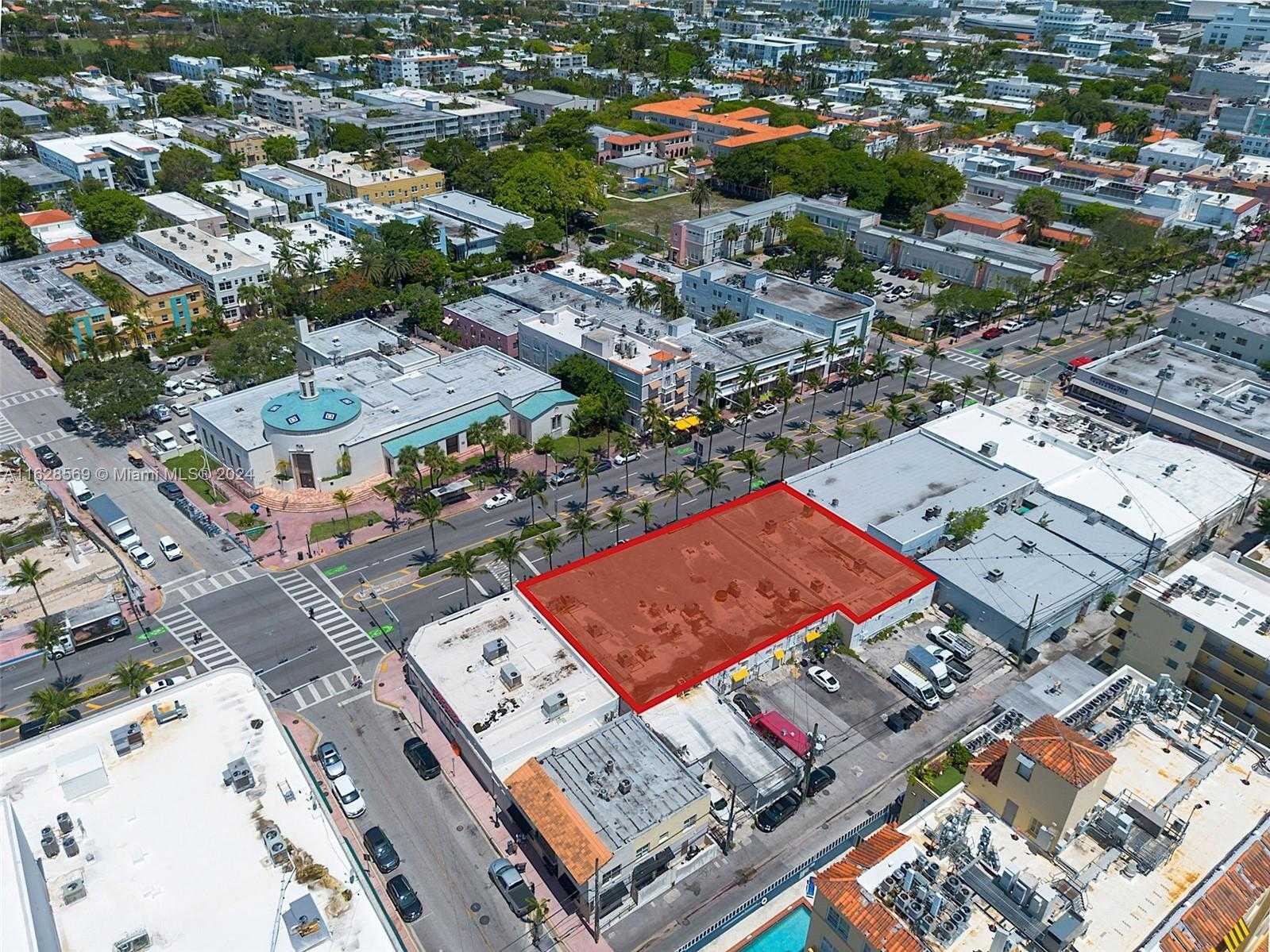 Small Image of 1323 WASHINGTON AVE, Miami Beach Number 3