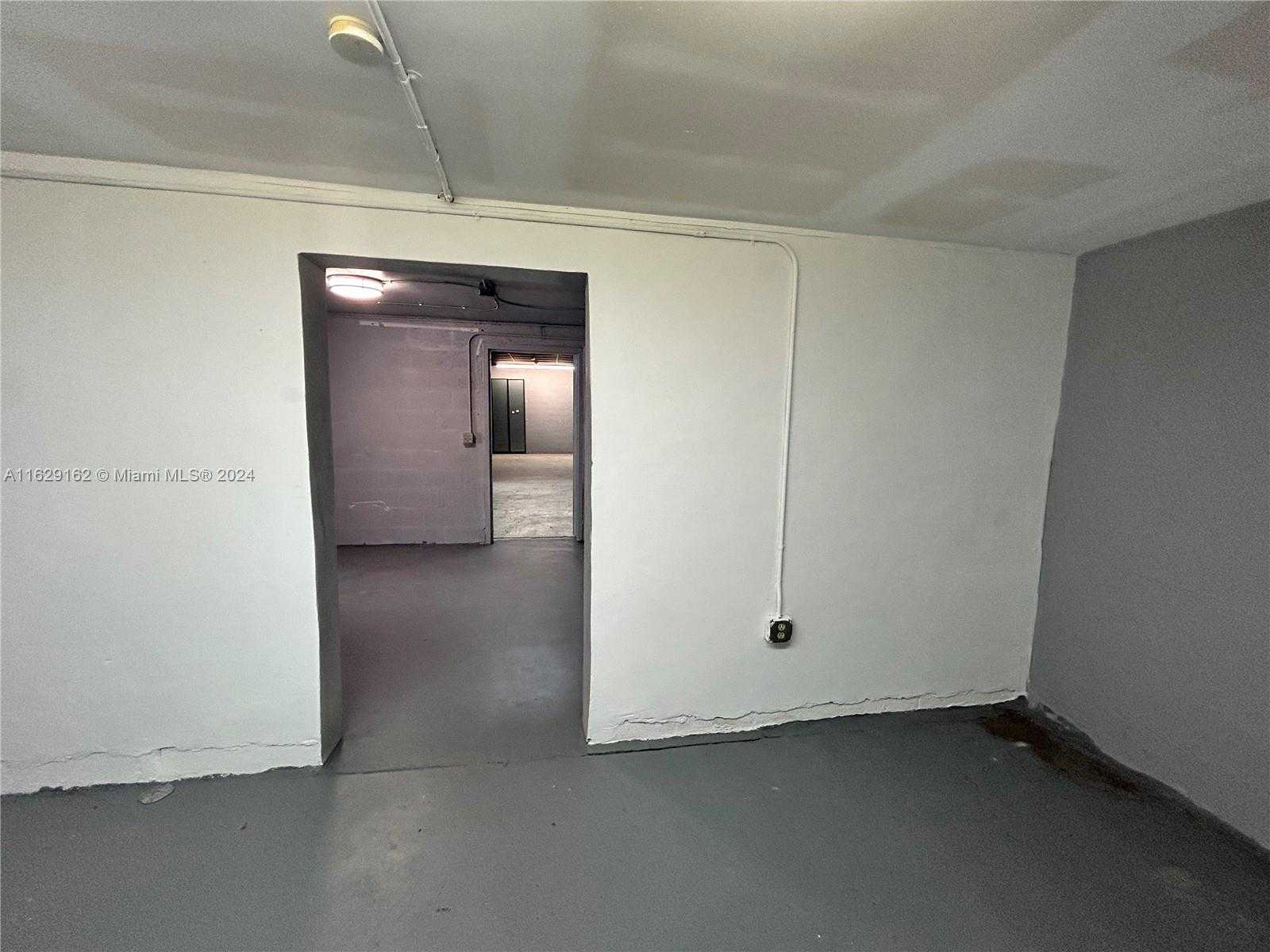 Small Image of 1100 SOUTH DIXIE HWY, Hollywood Number 17