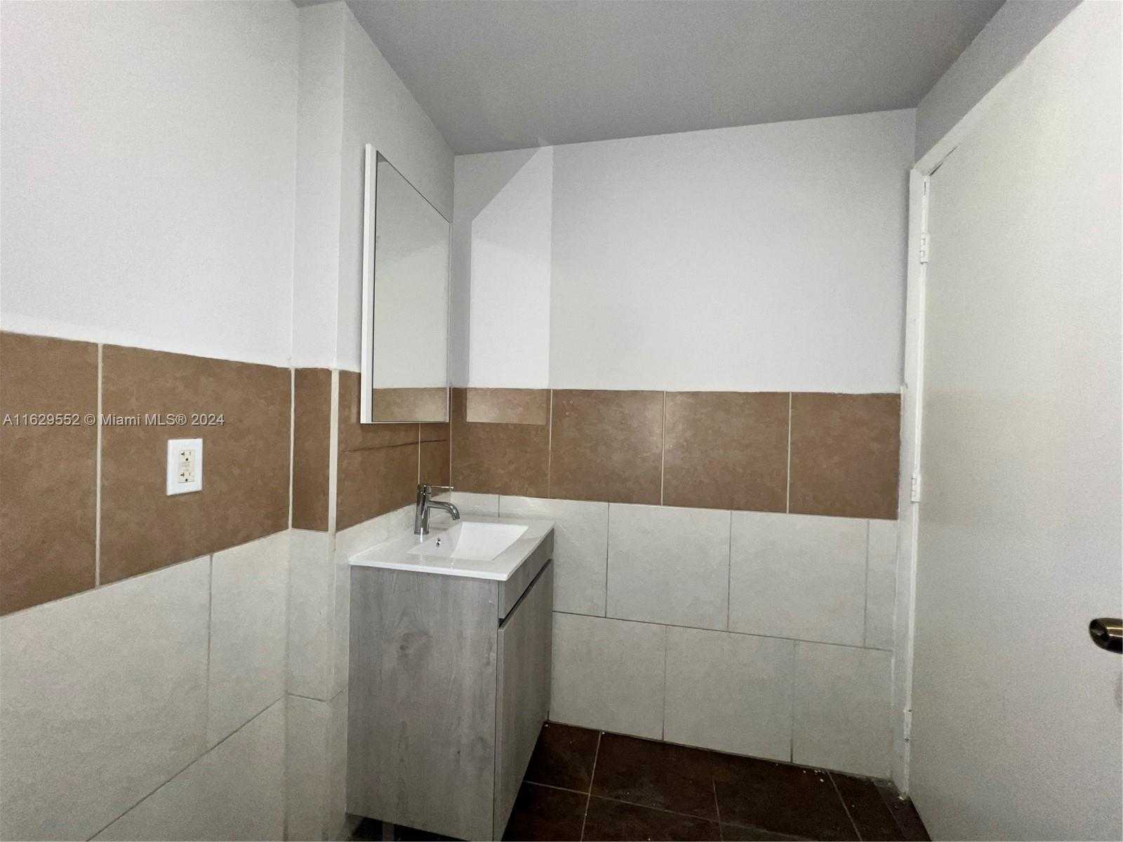 Small Image of 238 NORTH WEST 9TH AVE #2, Homestead Number 11