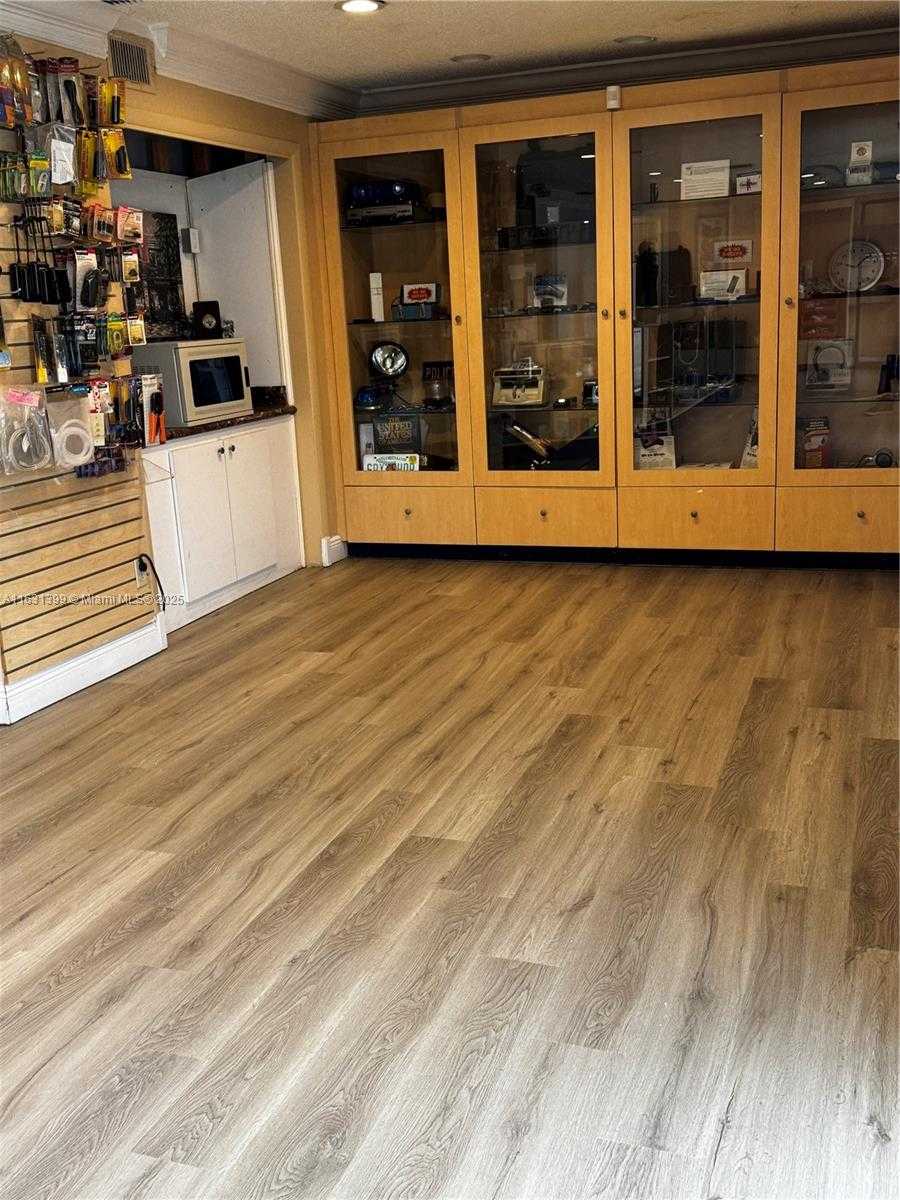 Small Image of 600 WEST OAKLAND PARK BLVD, Wilton Manors Number 16