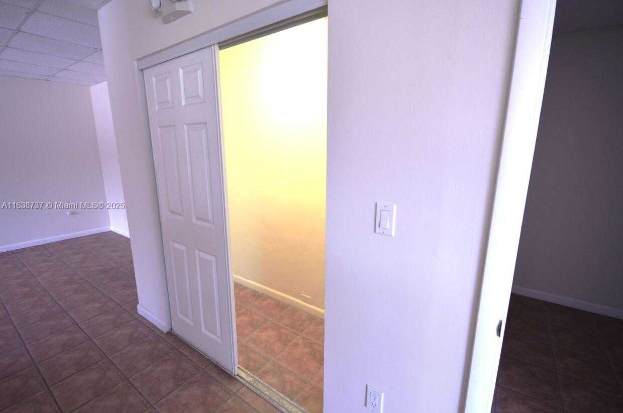 Small Image of 8411 BISCAYNE BLVD, Miami Number 10