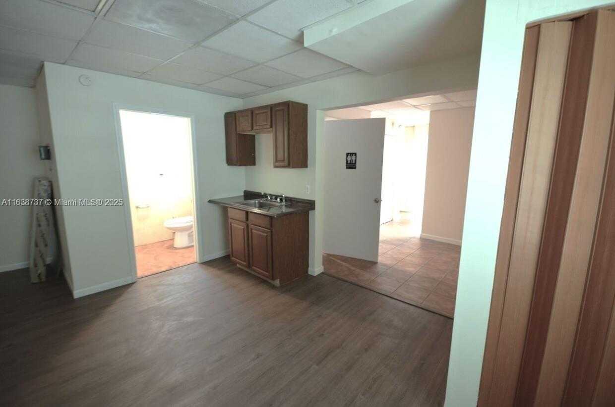Small Image of 8411 BISCAYNE BLVD, Miami Number 11