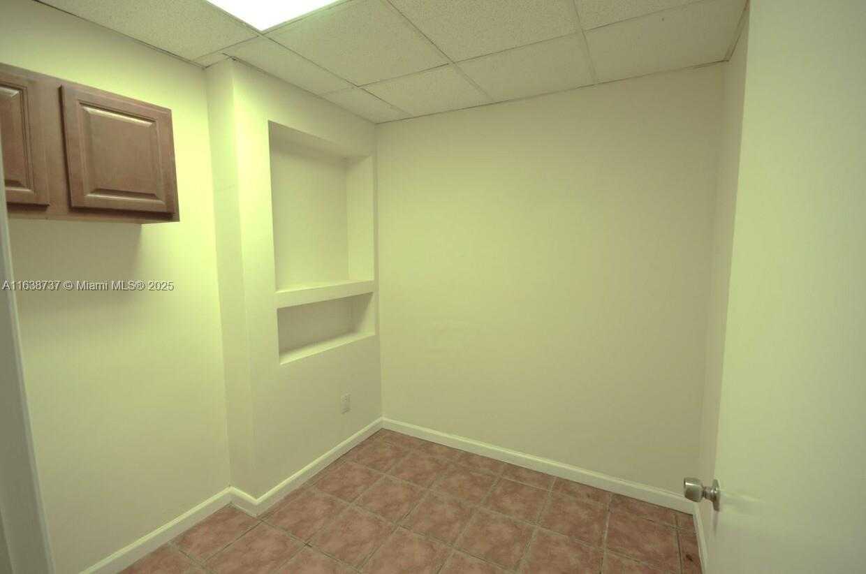 Small Image of 8411 BISCAYNE BLVD, Miami Number 13