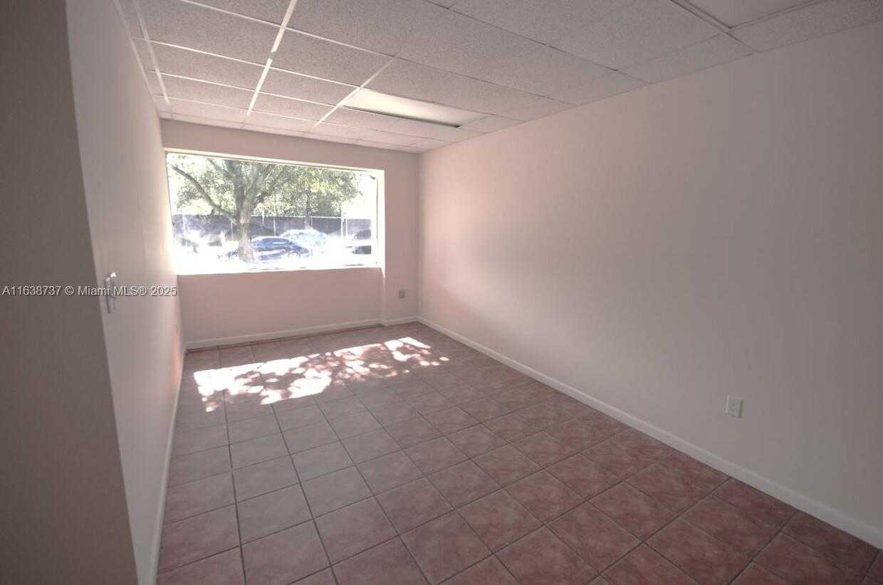 Small Image of 8411 BISCAYNE BLVD, Miami Number 15
