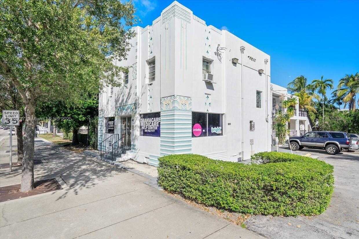 Small Image of 8411 BISCAYNE BLVD, Miami Number 3