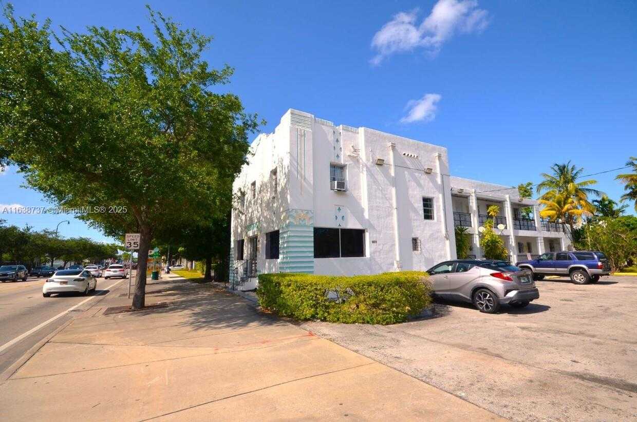 Small Image of 8411 BISCAYNE BLVD, Miami Number 4